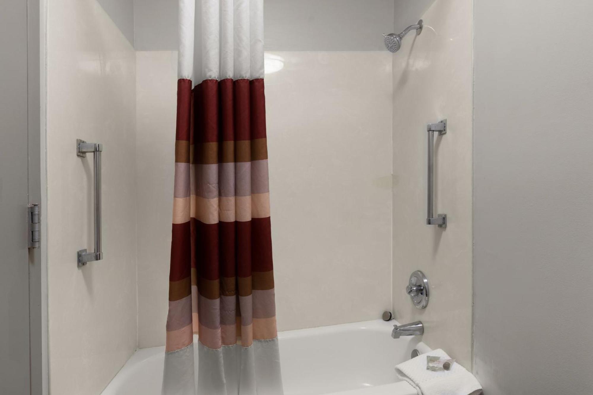 Red Roof Inn & Suites Savannah Airport Пуулър Екстериор снимка