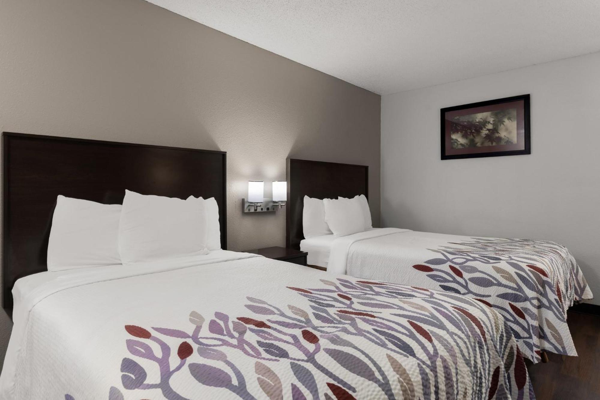 Red Roof Inn & Suites Savannah Airport Пуулър Екстериор снимка