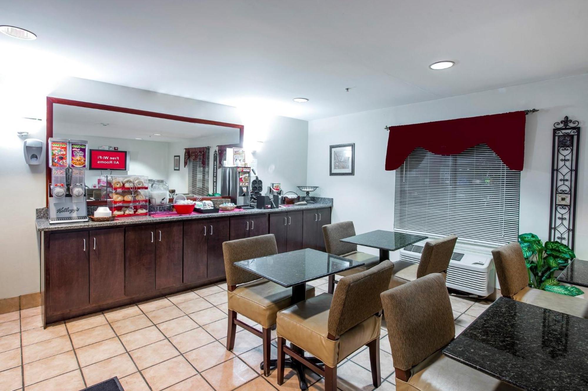 Red Roof Inn & Suites Savannah Airport Пуулър Екстериор снимка