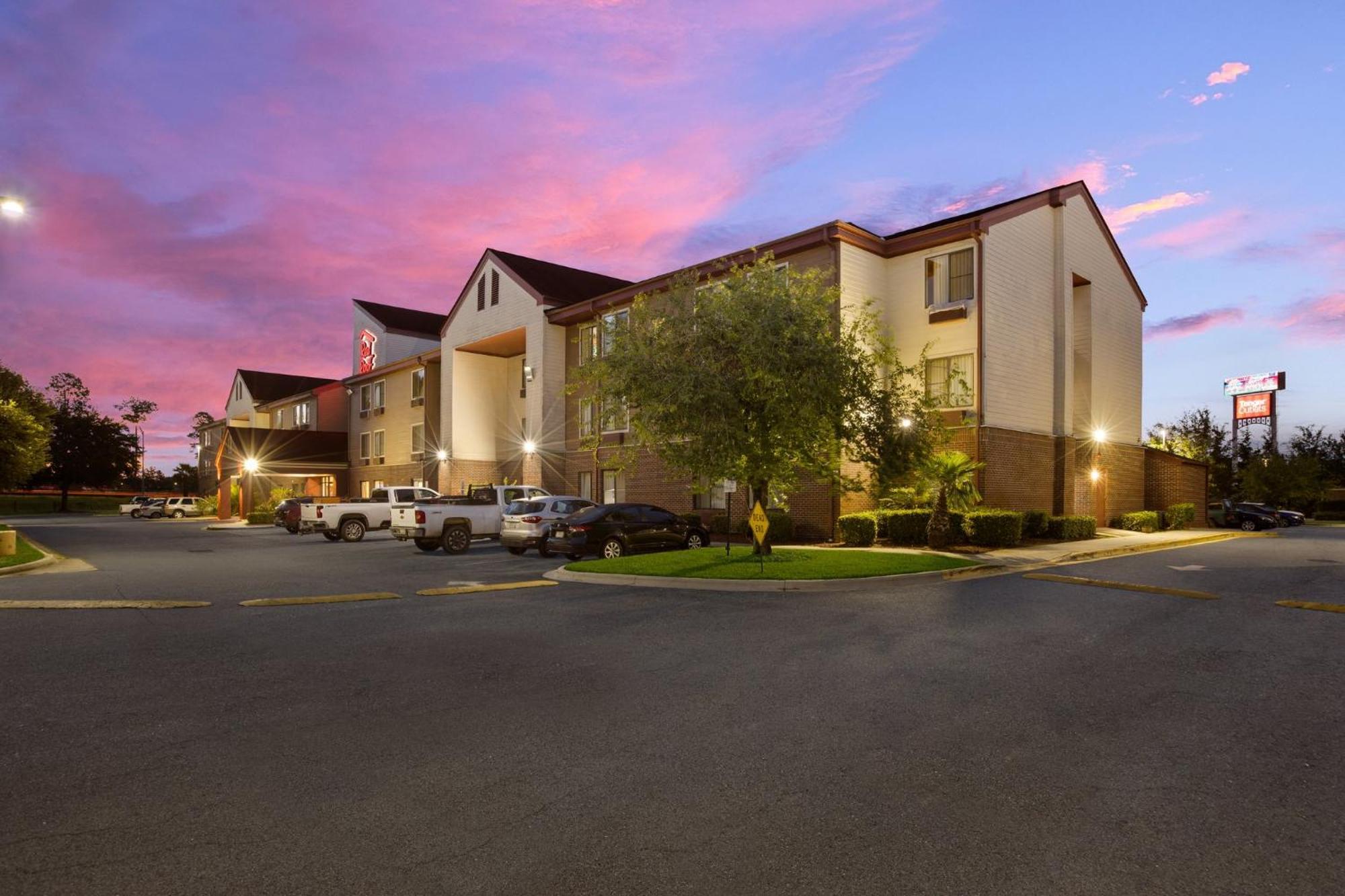 Red Roof Inn & Suites Savannah Airport Пуулър Екстериор снимка