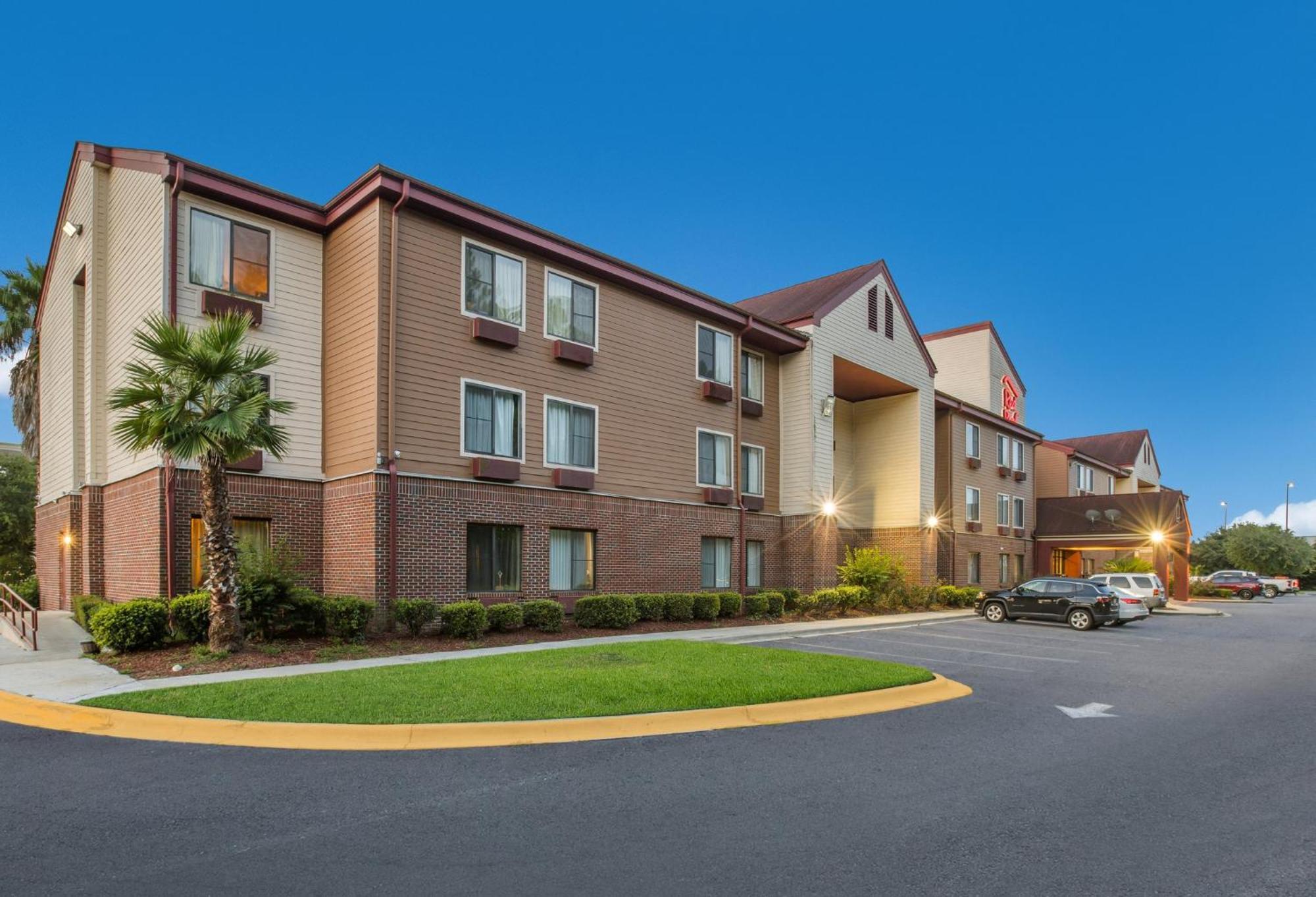 Red Roof Inn & Suites Savannah Airport Пуулър Екстериор снимка