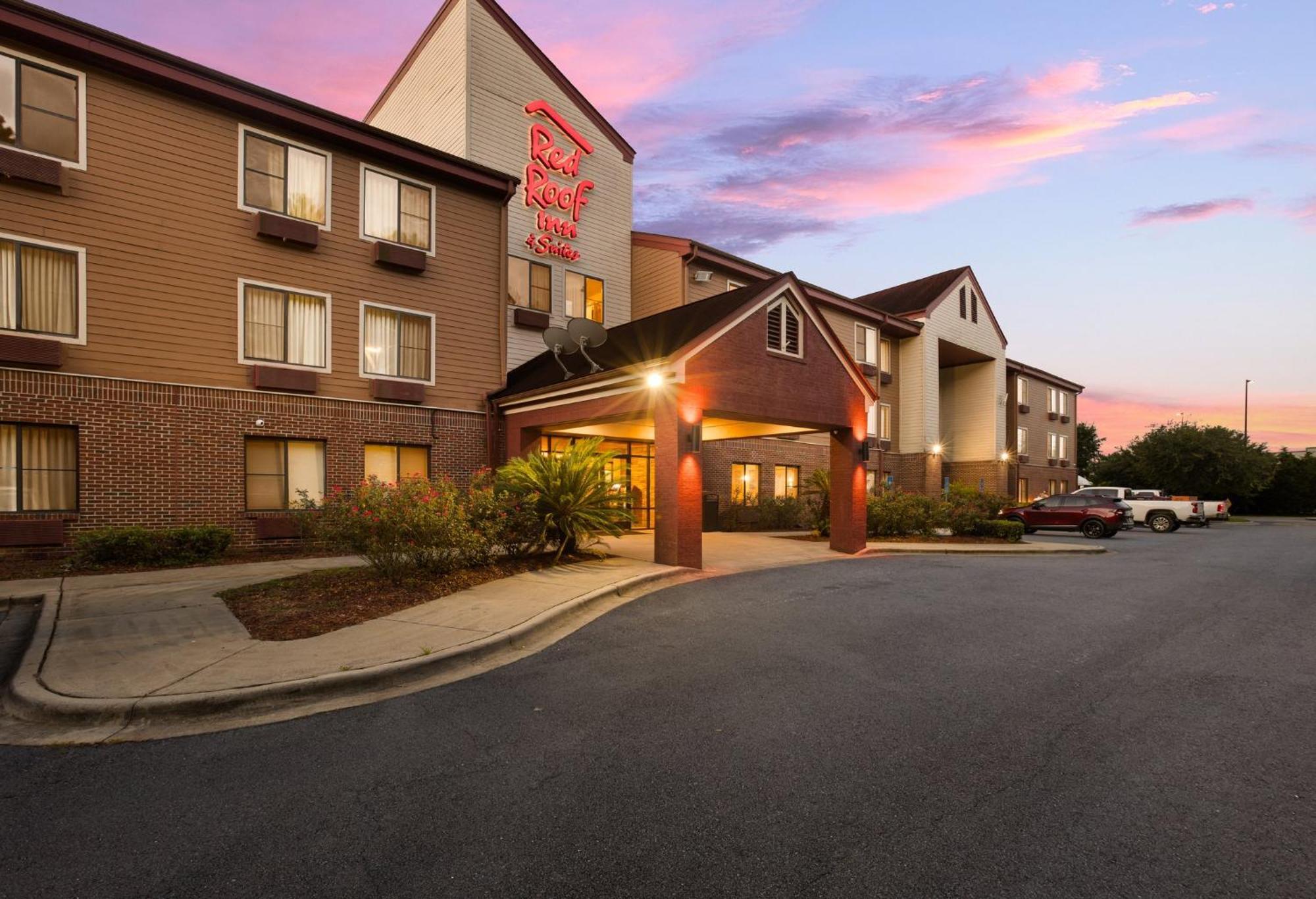 Red Roof Inn & Suites Savannah Airport Пуулър Екстериор снимка