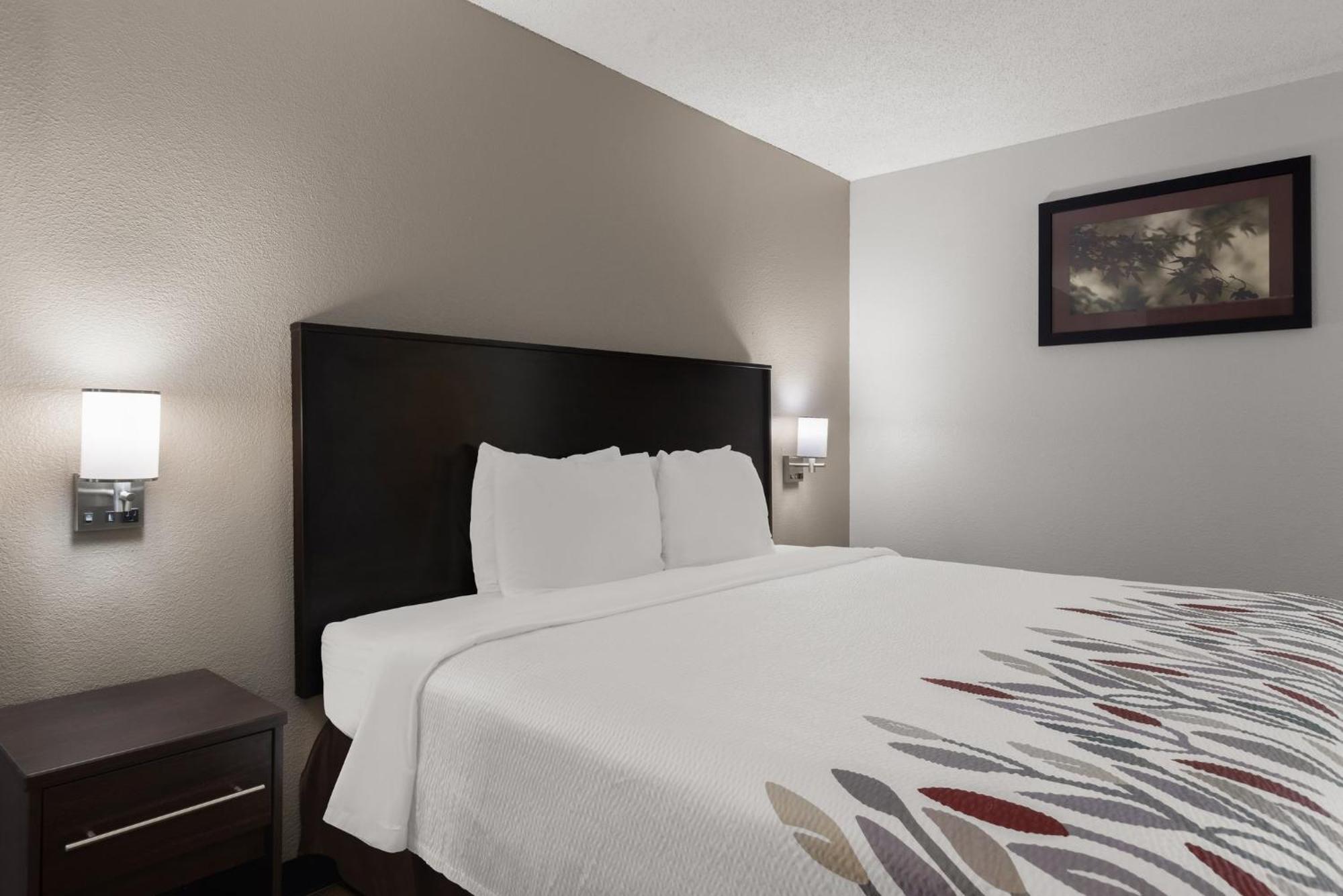 Red Roof Inn & Suites Savannah Airport Пуулър Екстериор снимка