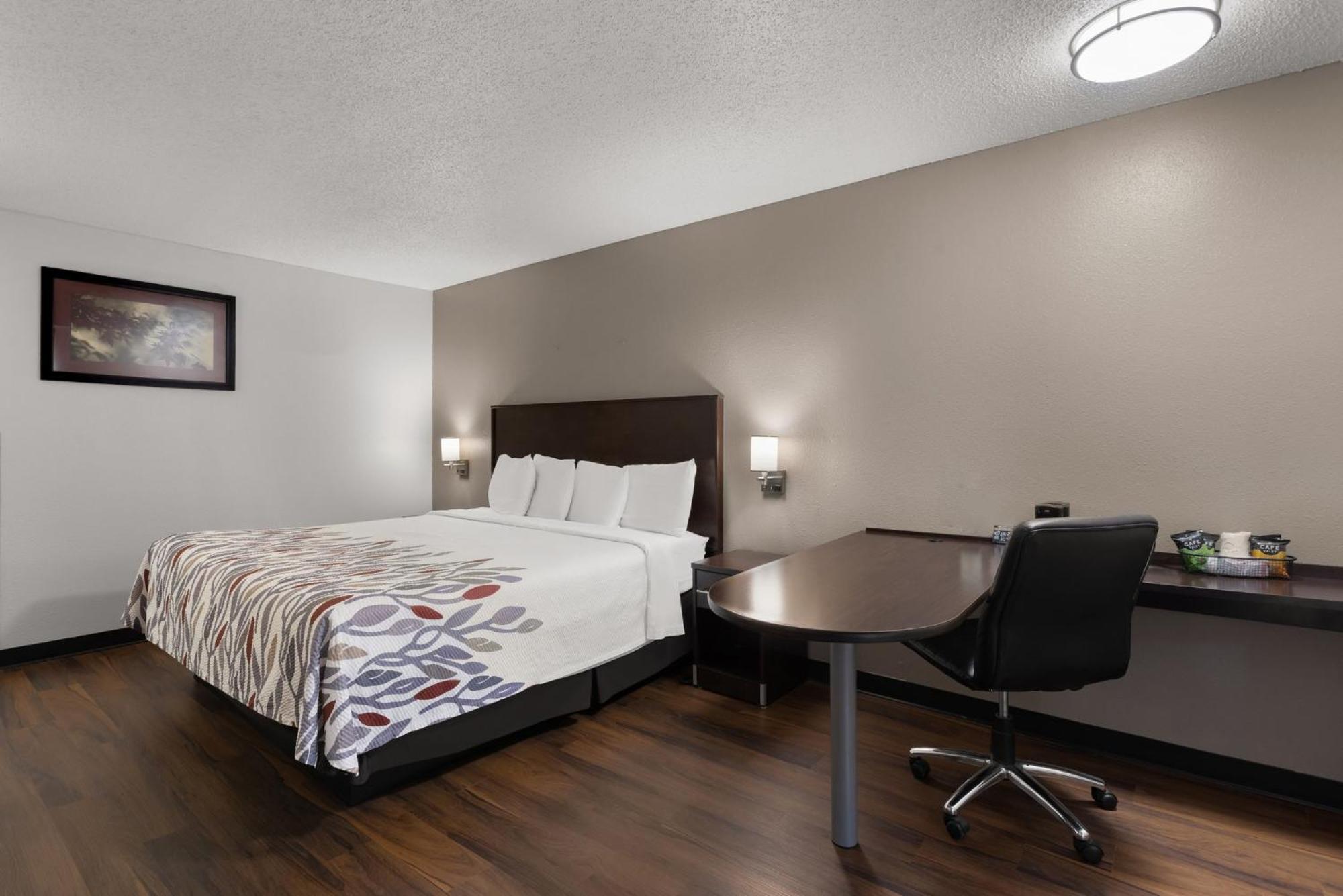 Red Roof Inn & Suites Savannah Airport Пуулър Екстериор снимка