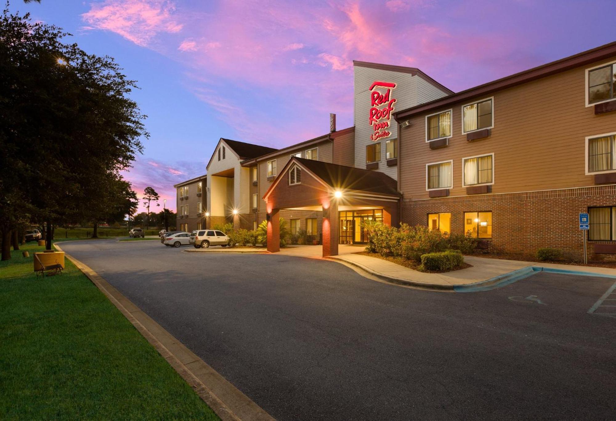 Red Roof Inn & Suites Savannah Airport Пуулър Екстериор снимка
