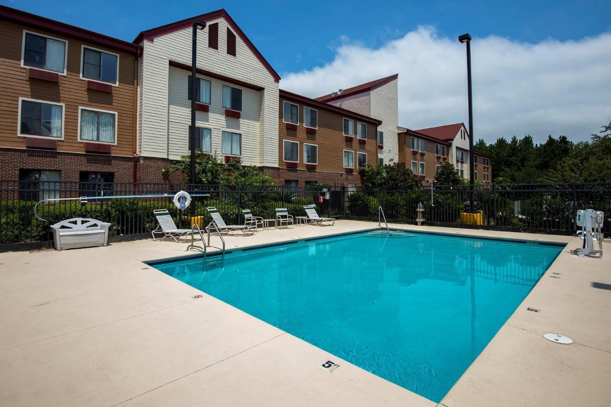 Red Roof Inn & Suites Savannah Airport Пуулър Екстериор снимка