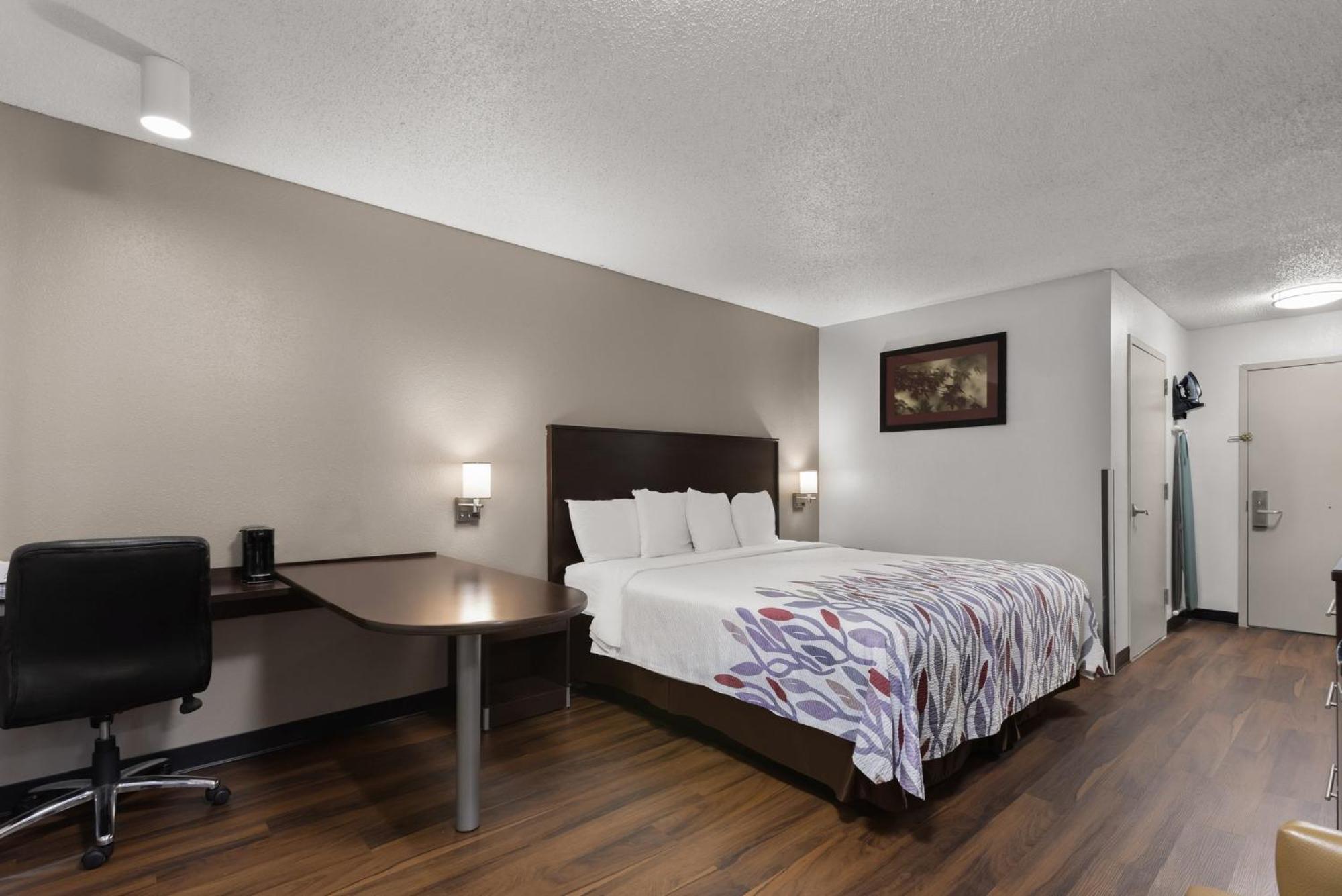 Red Roof Inn & Suites Savannah Airport Пуулър Екстериор снимка
