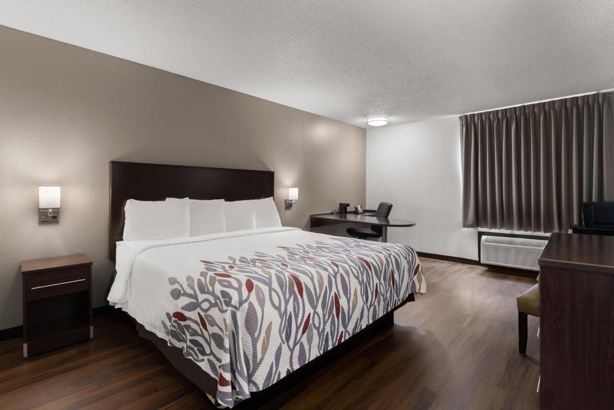 Red Roof Inn & Suites Savannah Airport Пуулър Екстериор снимка