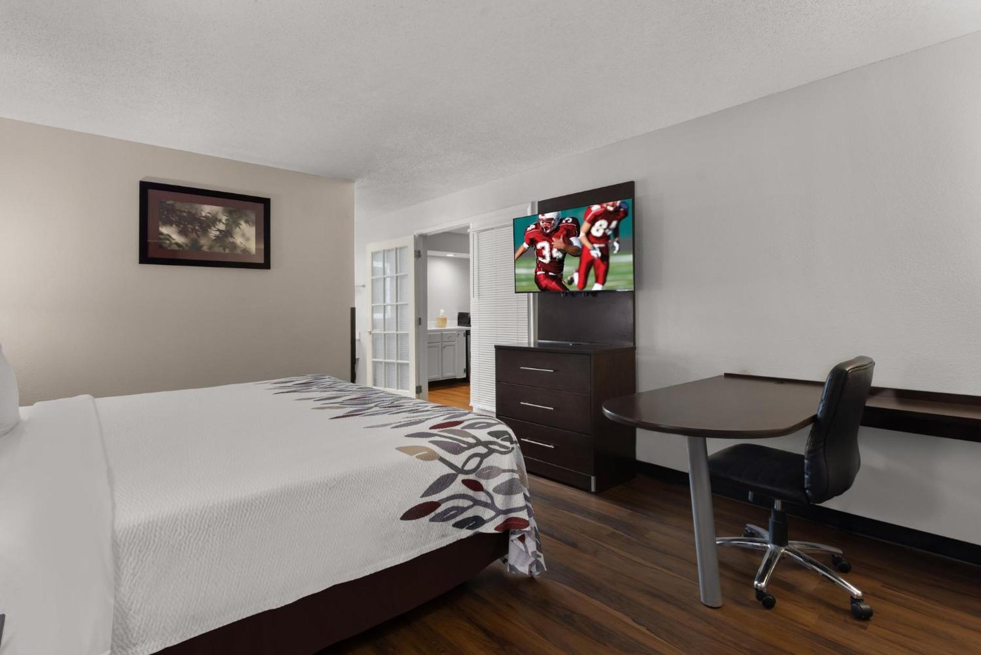 Red Roof Inn & Suites Savannah Airport Пуулър Екстериор снимка