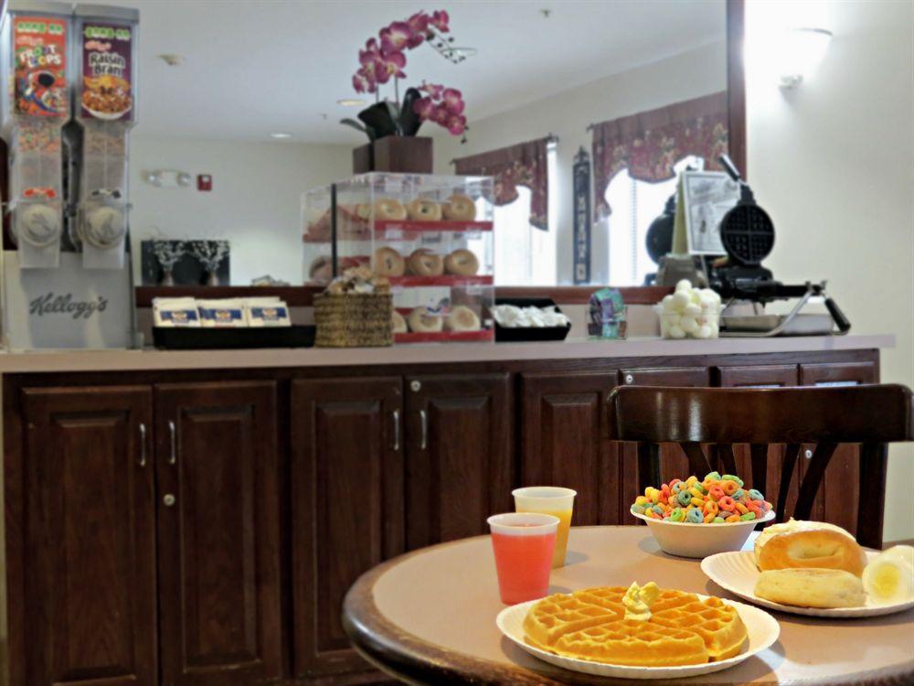 Red Roof Inn & Suites Savannah Airport Пуулър Екстериор снимка