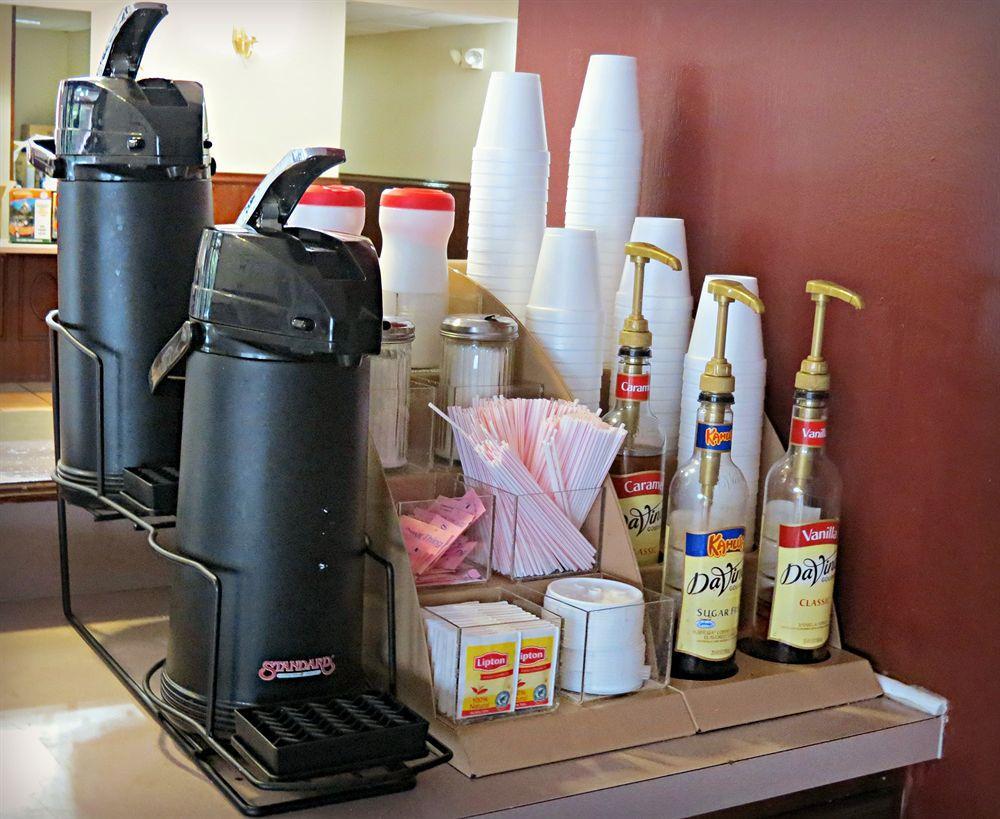 Red Roof Inn & Suites Savannah Airport Пуулър Екстериор снимка