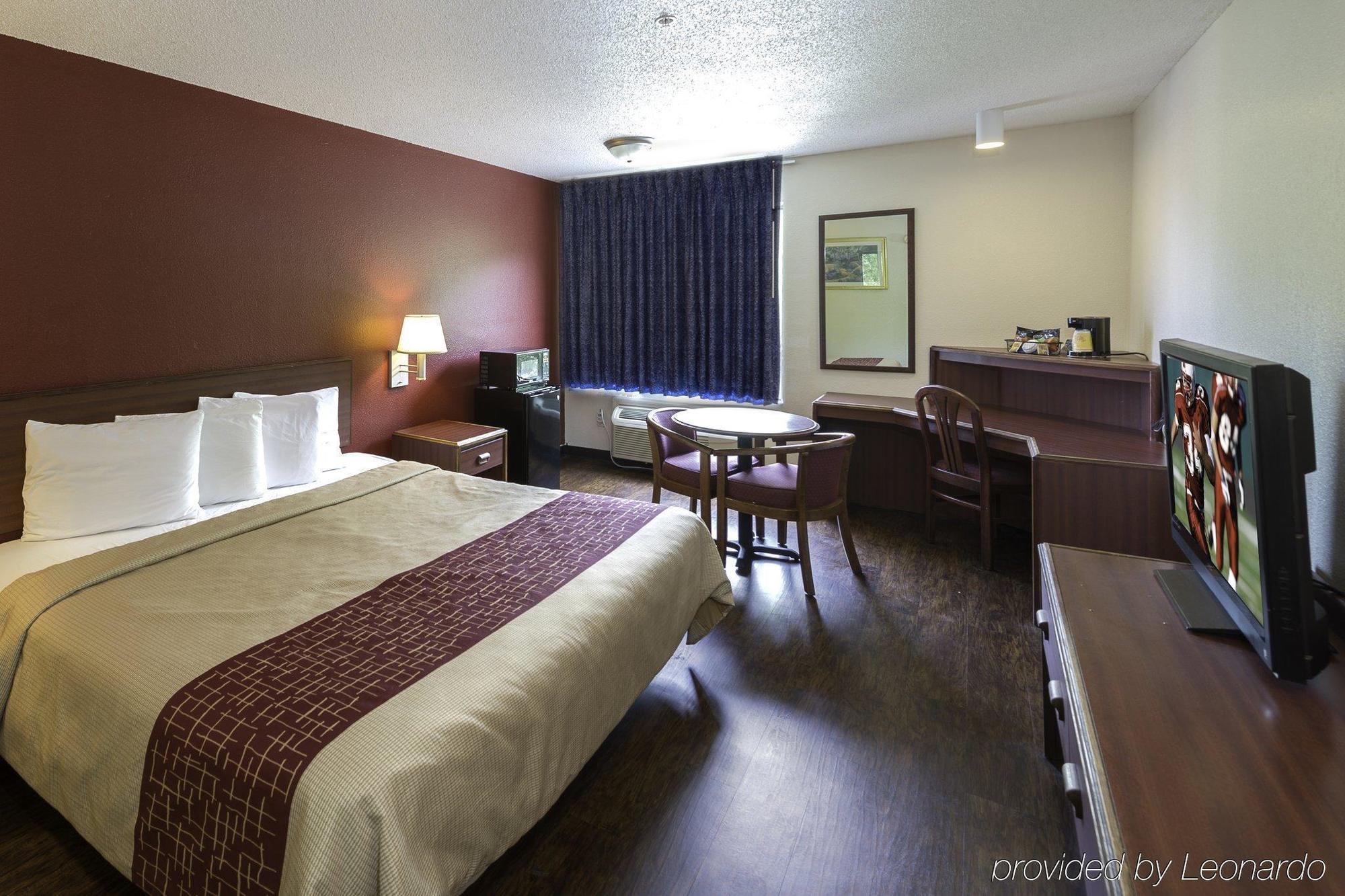 Red Roof Inn & Suites Savannah Airport Пуулър Екстериор снимка