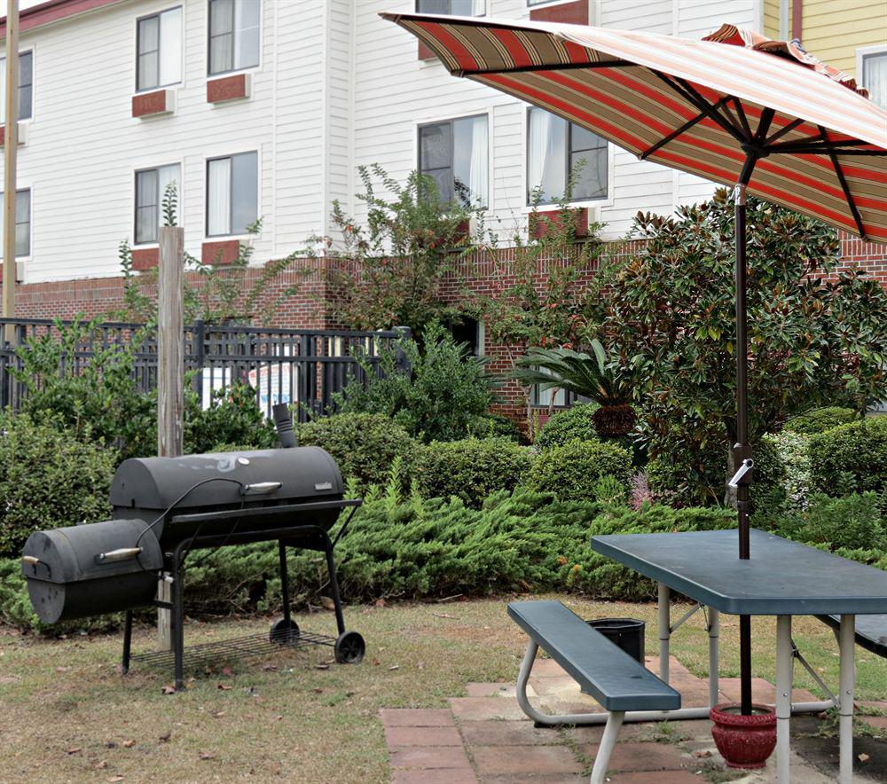Red Roof Inn & Suites Savannah Airport Пуулър Екстериор снимка