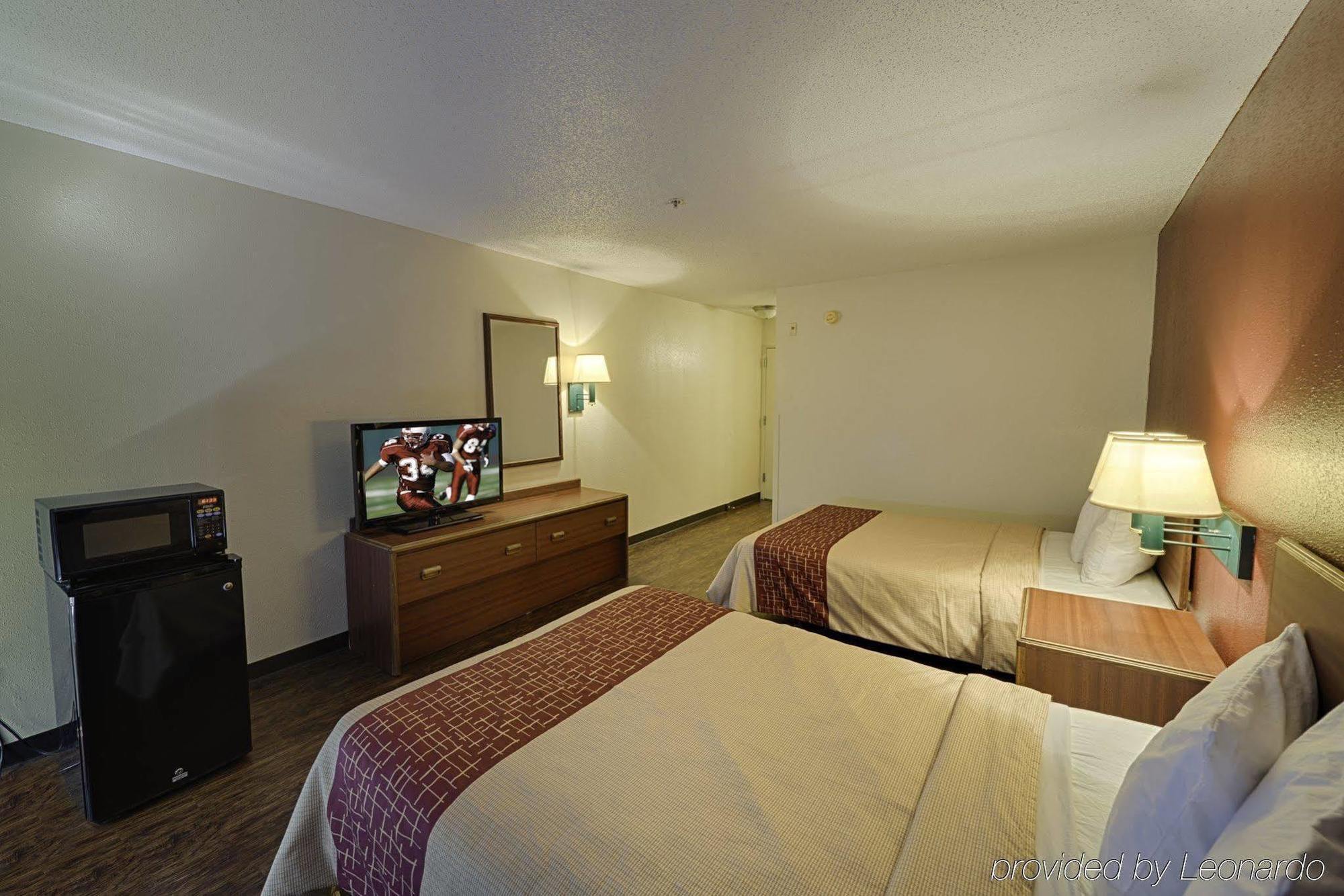 Red Roof Inn & Suites Savannah Airport Пуулър Екстериор снимка