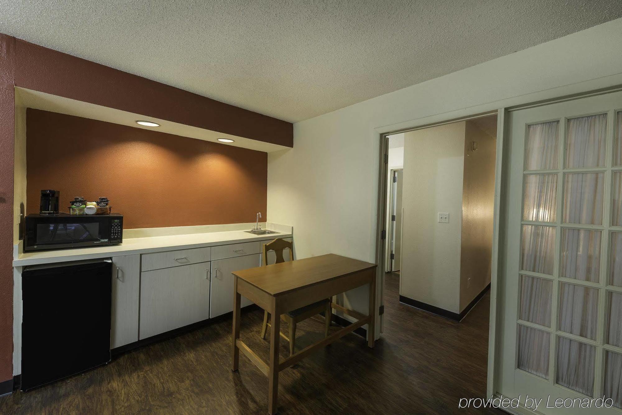 Red Roof Inn & Suites Savannah Airport Пуулър Екстериор снимка