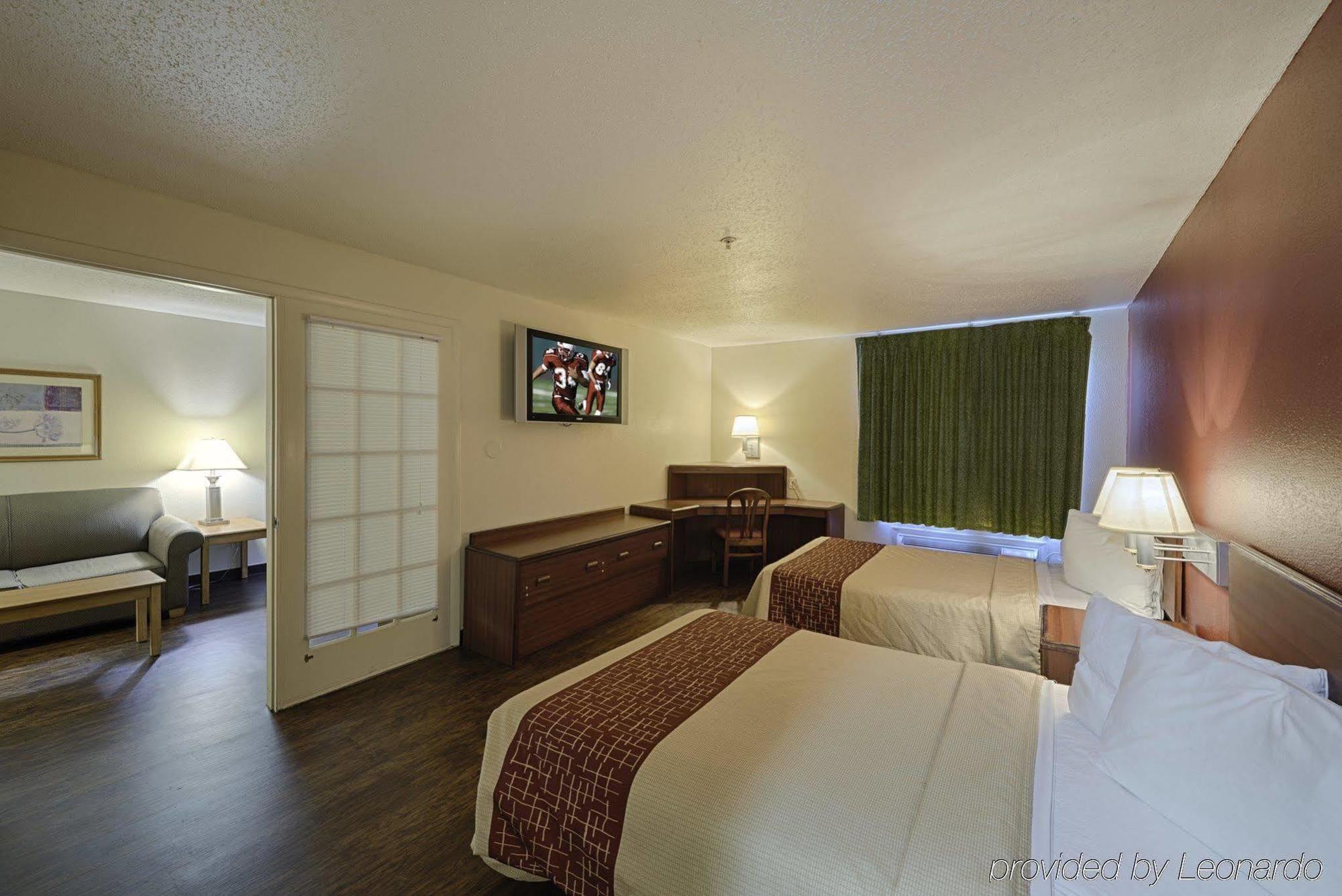 Red Roof Inn & Suites Savannah Airport Пуулър Екстериор снимка